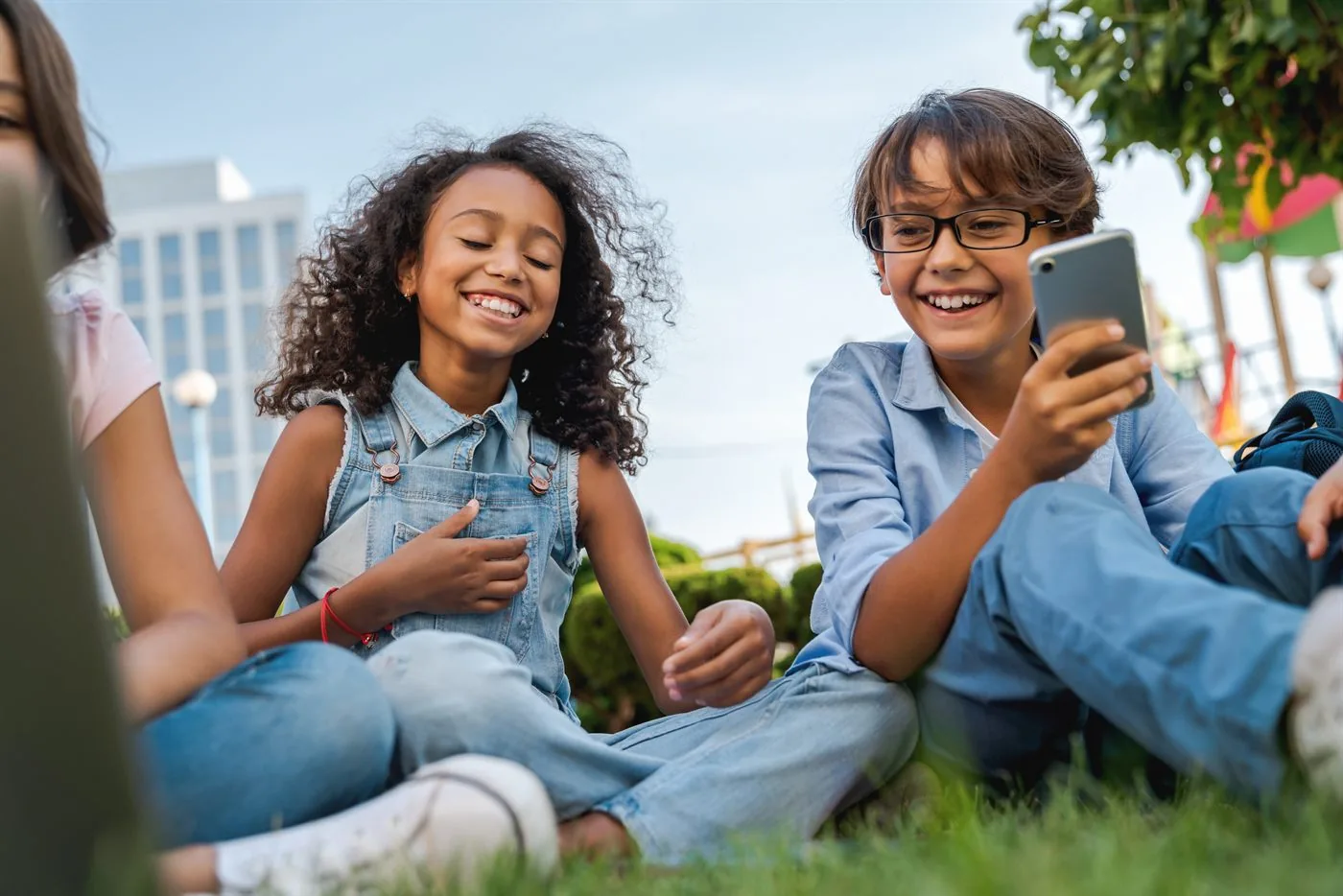 Children playing together without screens